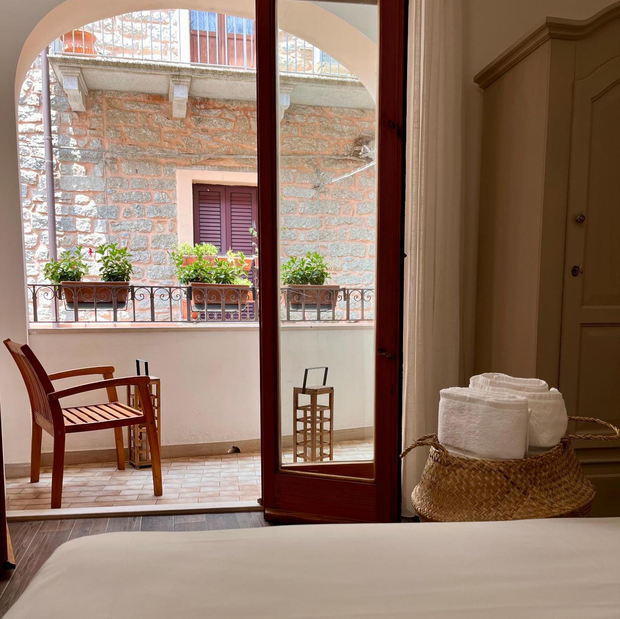 Carrales Guest House Nuoro megye Kültér fotó